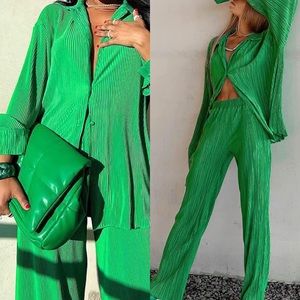 - RICH GIRL VIBES 2 PEICE MONEY GREEN PANT SET *NEW*
